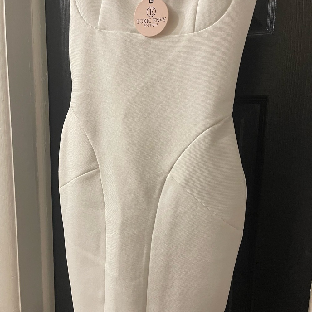 Women's BODYCON WITH FEATHERS!! NWT